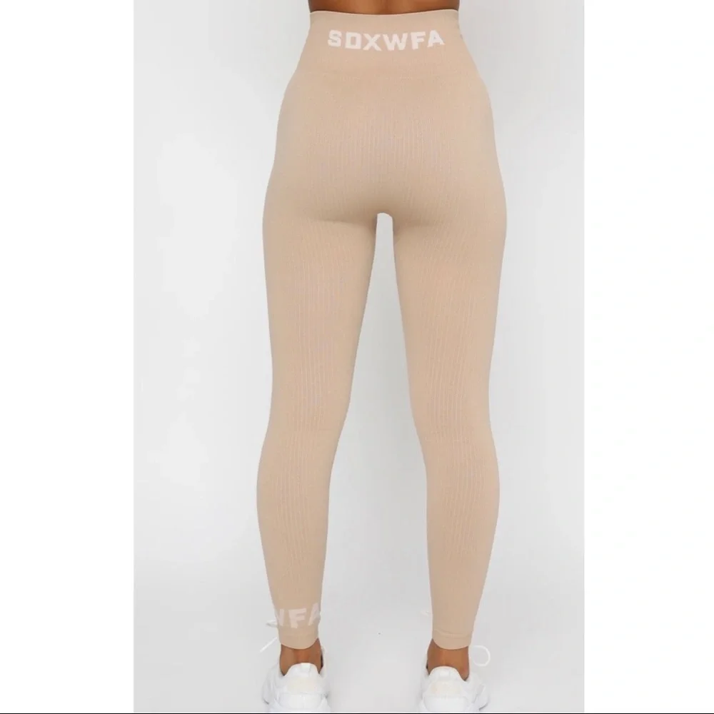 Sarah’s Day White Fox Boutique Coffee Date Seamless Leggings/Crop Top in Sand S - Picture 4 of 10